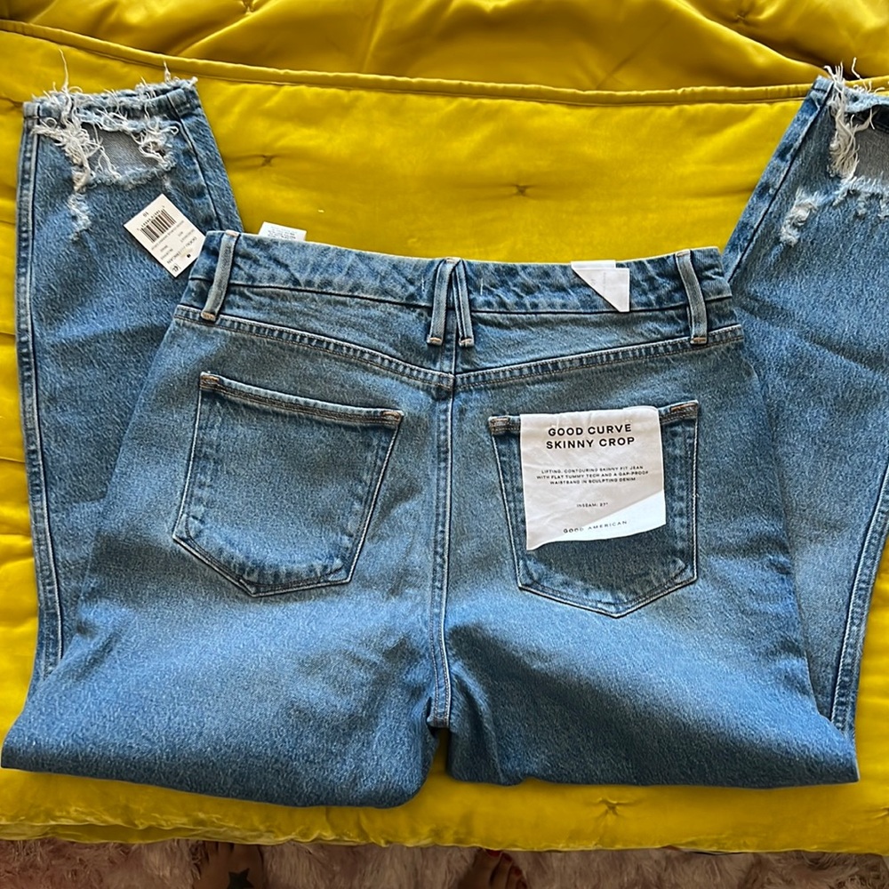 Good American Good Curve Skinny Crop jeans. Size 10.